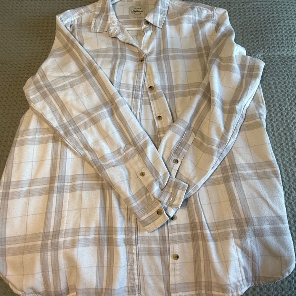 JACHS Girlfriend Gray and White Button Down Shirt